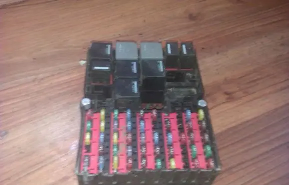 Ford Fusion Fuse box set 6n1t14401aed 6n1t-14401-aed