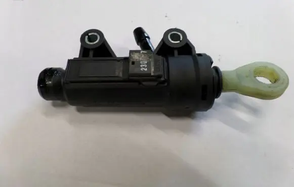 BMW 1 E81 E87 Clutch master cylinder 6773670