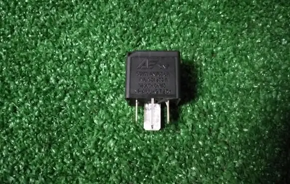 Volkswagen Golf IV Other relay 7M0951253A 95VW10K705CA V23136J6X45