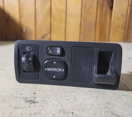 Toyota Corolla E120 E130 Wing mirror switch 183574