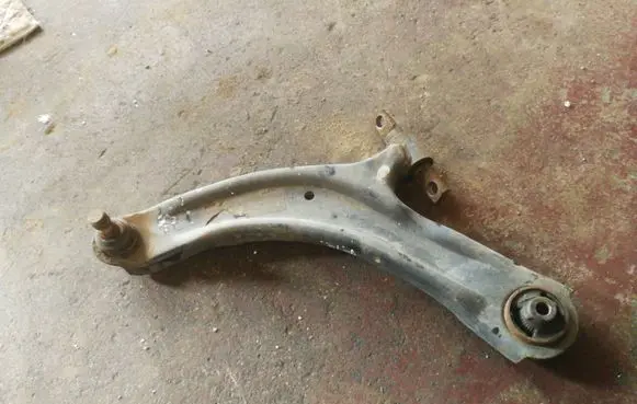 Nissan Qashqai Front lower control arm/wishbone