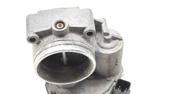 BMW 1 E81 E87 Throttle valve 7561067