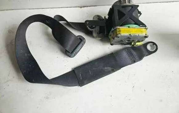 Toyota Urban Cruiser (XP110) Front seatbelt 305272210 1033184