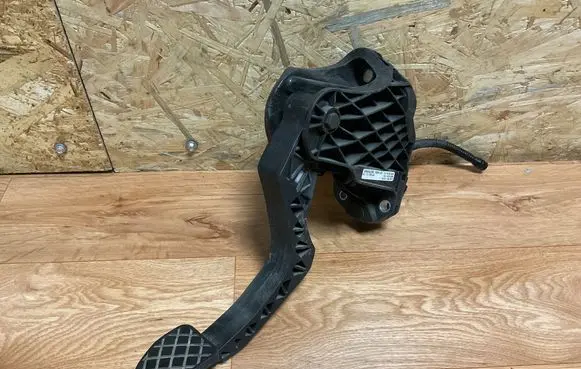Volkswagen PASSAT B6 Clutch pedal 3C1721059AA 45001164383