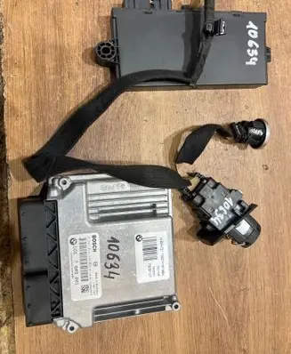 BMW 3 E90 E91 Engine ECU kit and lock set 7809001 7809107 9147195