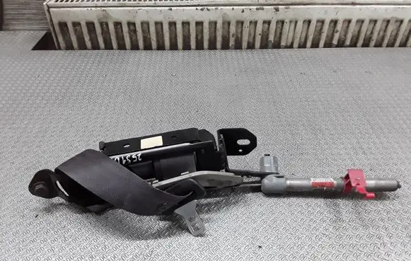 Volvo V70 Front seatbelt