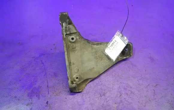 Volkswagen PASSAT B4 Engine mounting bracket 8D0199308M