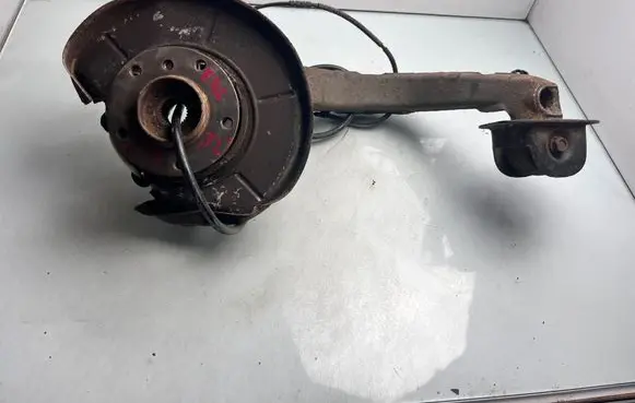 BMW 3 E46 Rear wheel hub spindle/knuckle 7576