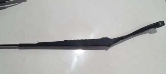 Front wiper blade arm