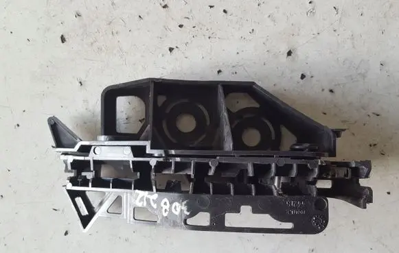 Peugeot 308 Front bumper mounting bracket