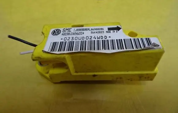 Volkswagen Golf IV Airbag deployment crash/impact sensor 1J0909606AL