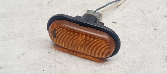 Renault Megane I Front fender indicator light 13910020 6R0142789 E20192075