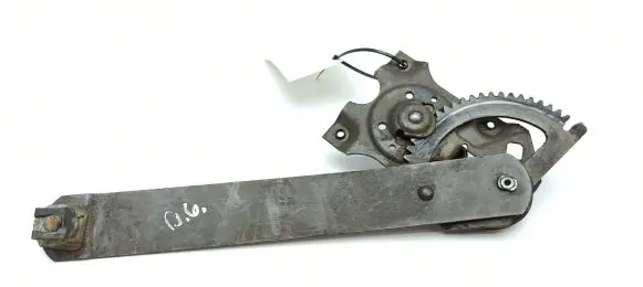Rear door manual window regulator