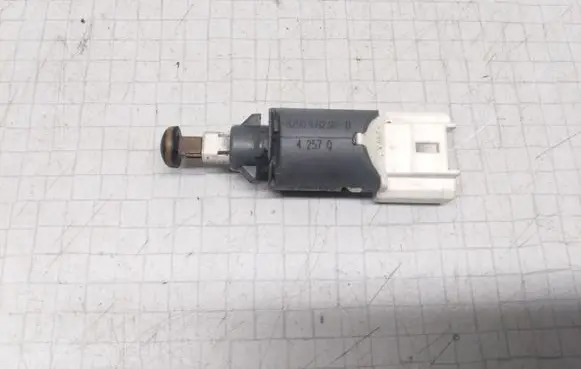 Renault Scenic II - Grand scenic II Brake pedal sensor switch 8200168238B