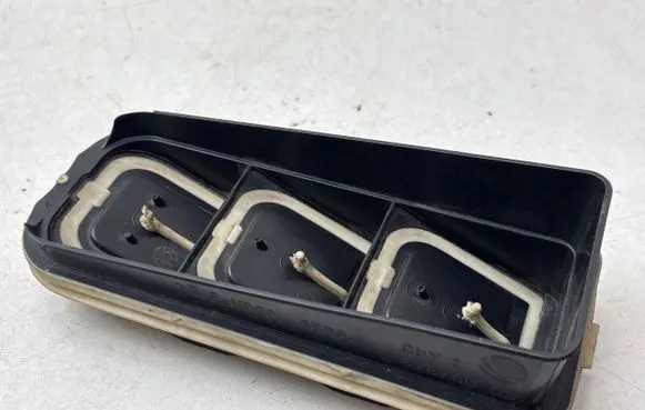 Quarter panel pressure vent