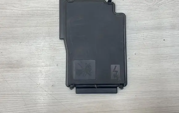 Renault Trafic III (X82) Fuse box cover 243121532R