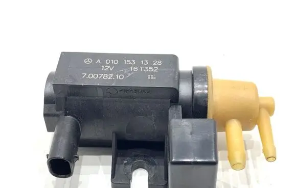 Mercedes-Benz A W176 Fuel pressure regulator A0101531328