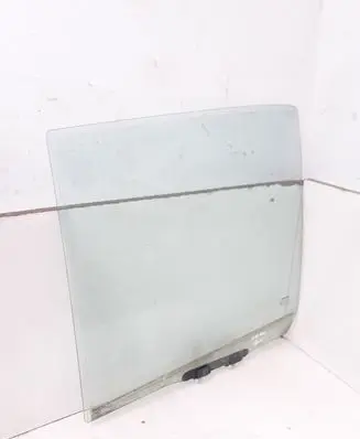 Honda CR-V Rear door window glass AS2