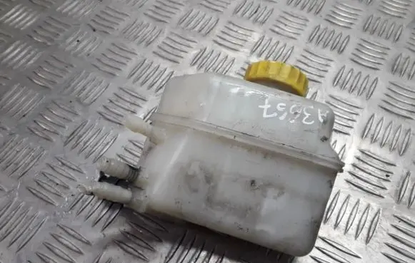 Brake fluid reservoir