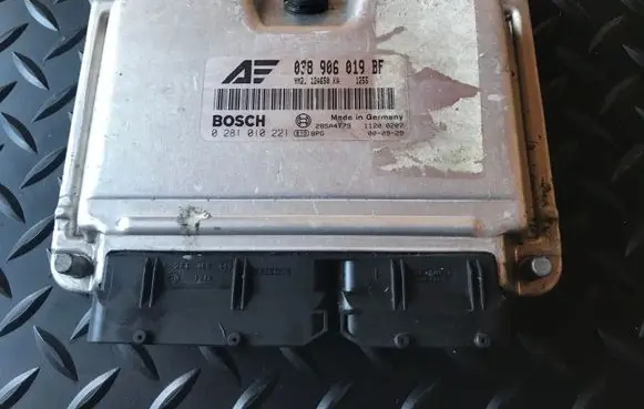 Ford Galaxy Engine control unit/module 038906019BF YM212A650KA 0281010221