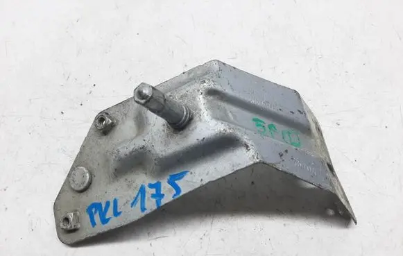 Seat Altea XL Fender mounting bracket 5P0821135