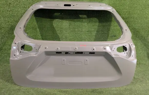 Toyota Yaris Cross Truck tailgate