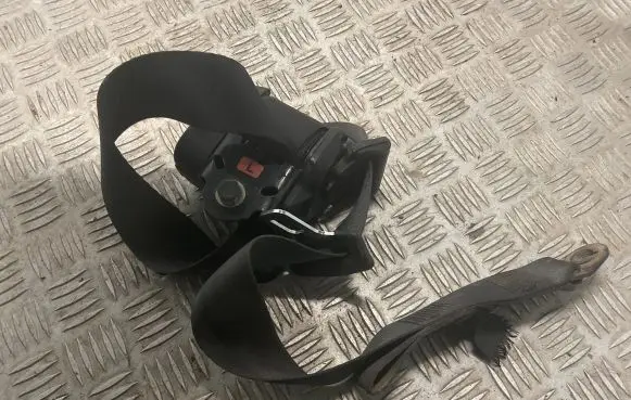 Opel Frontera B Rear seatbelt
