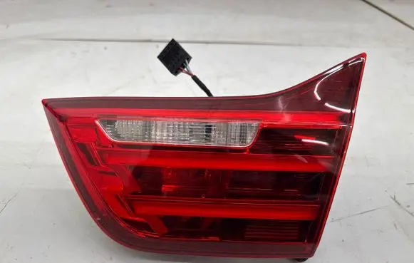 Tailgate rear/tail lights