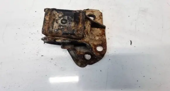 Honda Civic Engine mount bracket 
