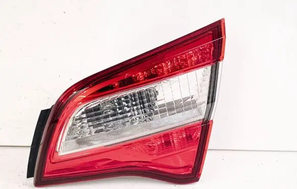 Subaru Legacy Tailgate rear/tail lights 946076