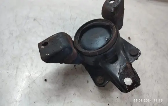 Hyundai Sonata Engine mount bracket