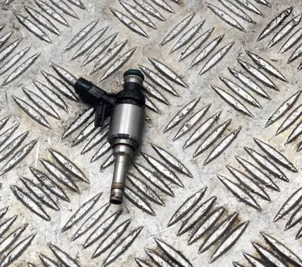 Volkswagen Golf VII Fuel injector 0261500244 06L906036K