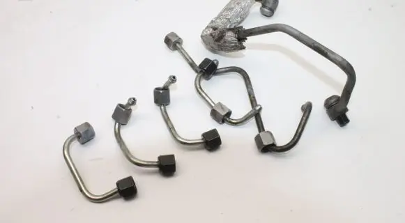 Ford Kuga II Fuel injector supply line/pipe 