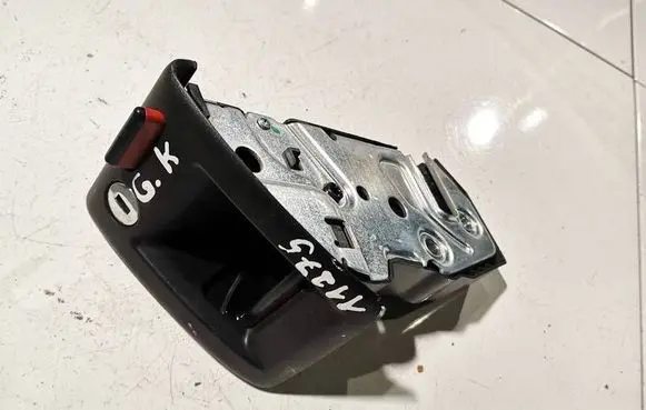 Volkswagen PASSAT B6 Seat back rest lock catch 3C5885681