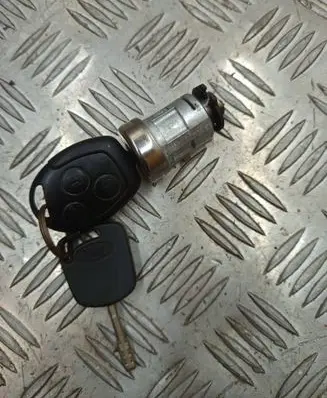 Ford Mondeo Mk III Ignition lock UC592300