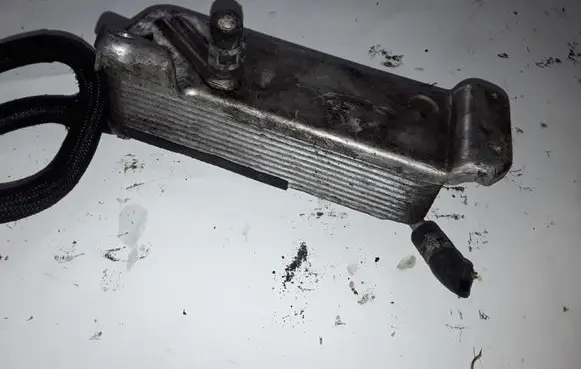 Volvo XC90 Oil filter mounting bracket NOCODE