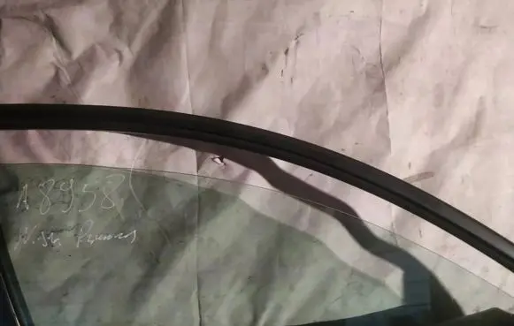 Nissan Primera Front door window glass four-door