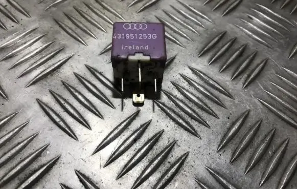Volkswagen PASSAT B5.5 Other relay 431951253g 899516