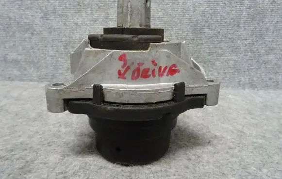 BMW 4 F36 Gran coupe Engine mount bracket 6799104