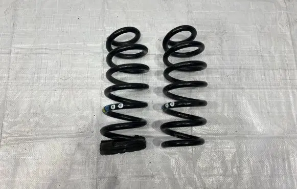 Land Rover Discovery 5 Rear coil spring