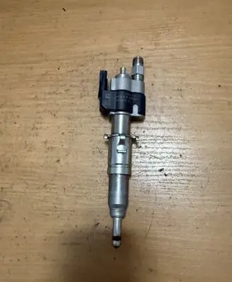 BMW 1 F20 F21 Fuel injector 13537585261 7585261