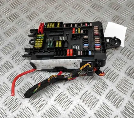 BMW M4 F82 F83 Fuse module 9337884 9337880