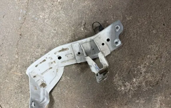 Seat Leon IV Fender mounting bracket 5FA805371