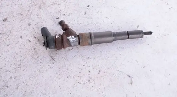 BMW 5 E60 E61 Fuel injector 7793836 0445110216