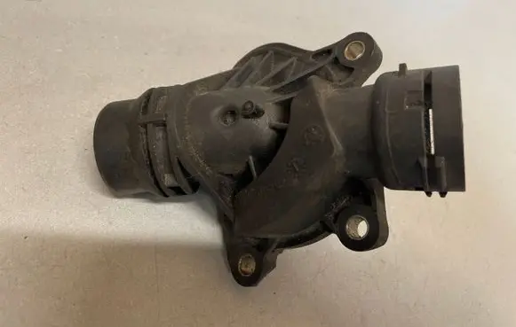 Thermostat/thermostat housing