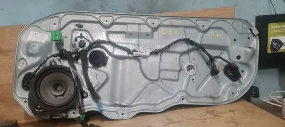 Volvo C30 Front door electric window regulator 8679979