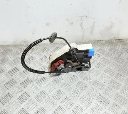 Volkswagen Jetta V Front door lock 3D2837015
