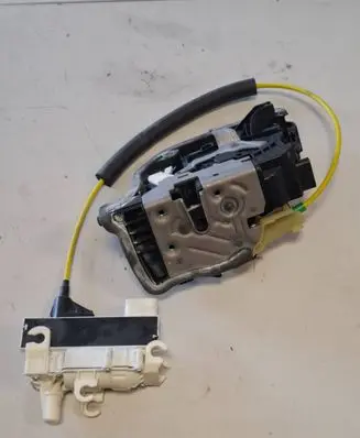 BMW M8 F93 Gran Coupe Front door lock 7450419 7477699