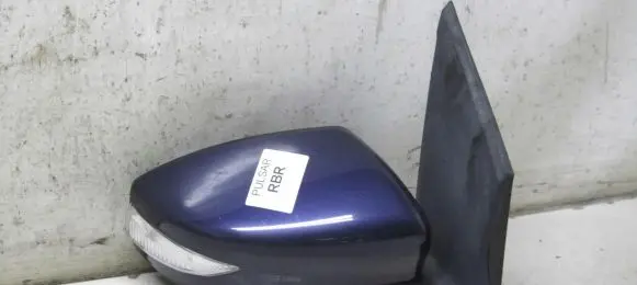 Nissan Pulsar Front door electric wing mirror