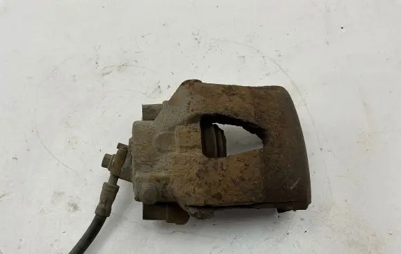Volkswagen Golf VI Front brake caliper